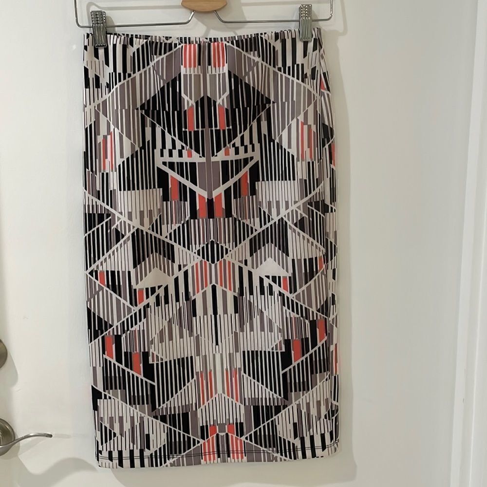 MOSSIMO Summer midi pencil skirt stretchy black white coral tribal print S